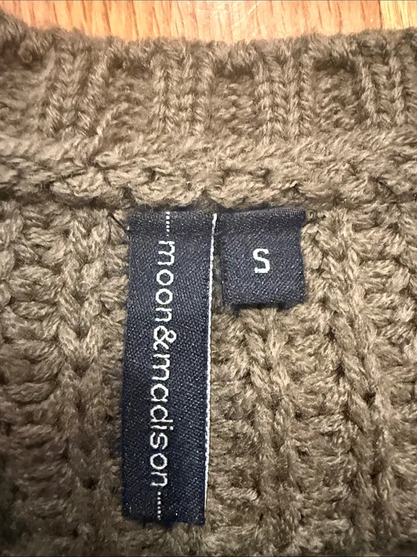 Moon & Madison women’s sweater size small . - Image 3