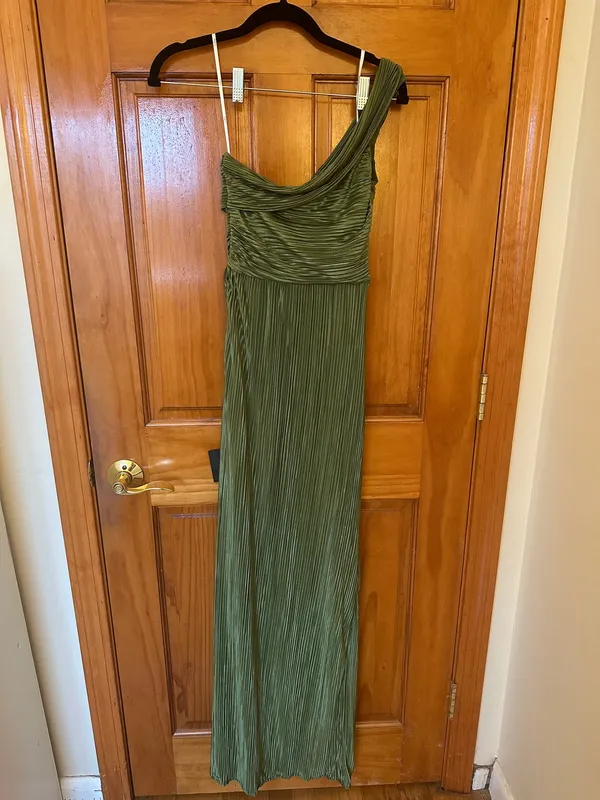 Lulus - Poised Performance Olive Green Plisse One-Shoulder Maxi Dress - Image 3