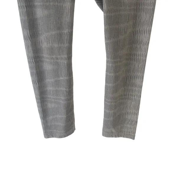 Nike‎ Women's Size Small Gray Printed Workout Activewear Cropped Leggings - Image 3