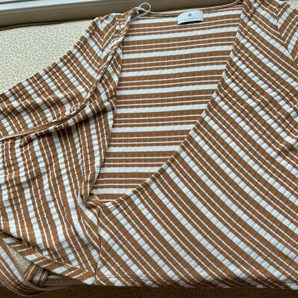 NWOT Socialite Brown & White Wrap Top diagonal stripes size S - Image 9
