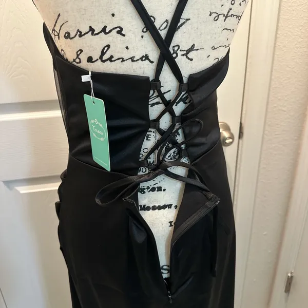Toleen Elegant Satin Black Evening Gown with Sheer Waist Panel - Image 5