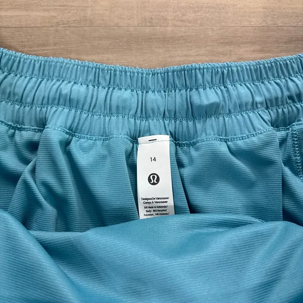 NWT Lululemon Hotty Hot Low-Rise Lined Short 2.5" Washed Blue Women Size 14 - Image 4
