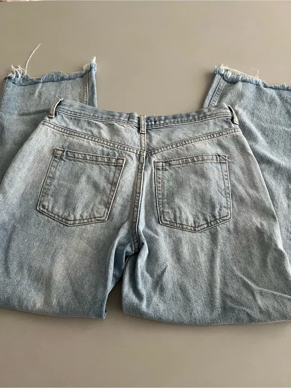 We the Free button fly raw hem jeans size 25 100% cotton - Image 4