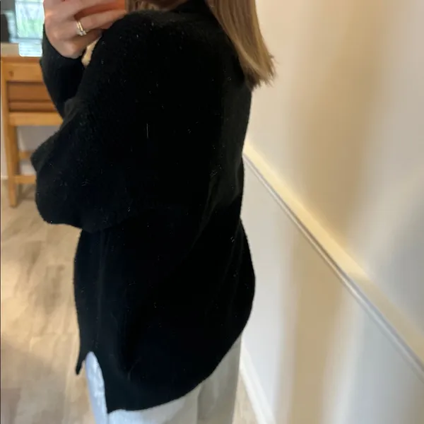 Aerie Black oversized v-neck with collar sweater - Image 5
