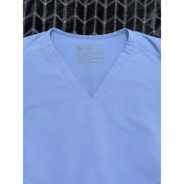 FIGS Women's Catarina V Neck Pocket Scrub Top Blue Short Sleeves Sz 3XL - Image 3