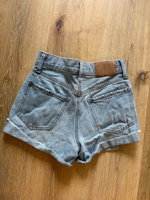 Aeropostale Light Blue Distressed Mom Jean Shorts - Image 6
