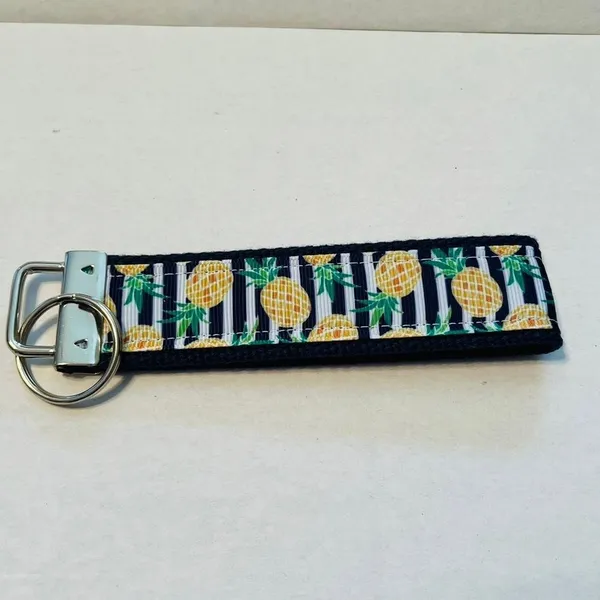Pineapple Ribbon Keychain Tropical Beach Vacation Blue Yellow‎ Green White NWOT - Image 3