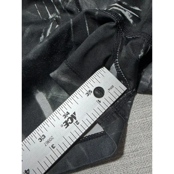 Nike Pro Dri-FIT Womens XS Black White Abstract Print Compression Shorts 3 Inch - Image 4