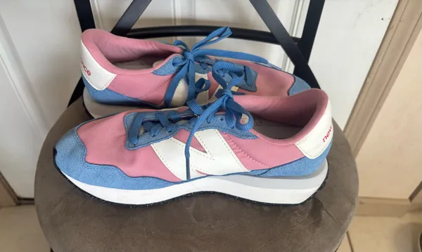Size 8 New Balance Blue/Hazy Rose/White 237 V1 Sneaker. In EUC! - Image 5