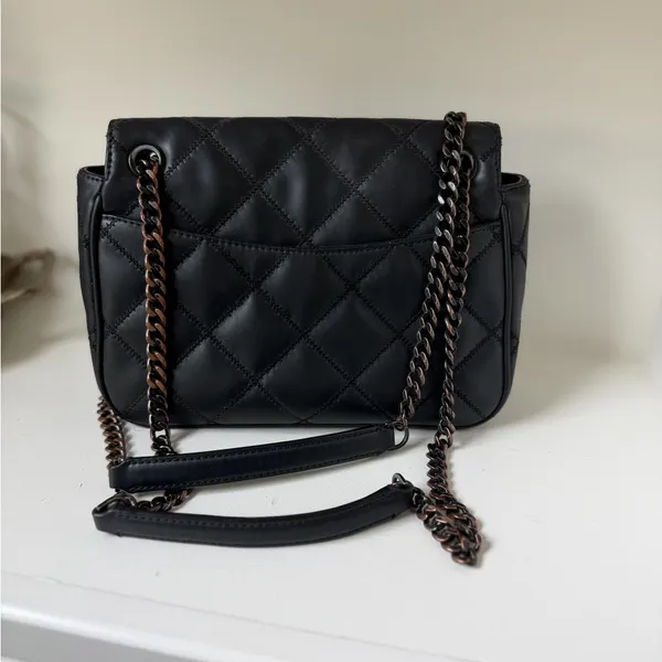 Tory Burch Willa Quilted Leather Shoulder Bag in Black with Chain Strap - Image 4