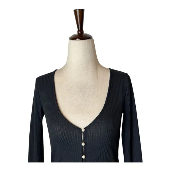 Aritzia Wilfred Sweater‎ Women XXS Black Pearl Button Ribbed Knit Top Whimsigoth - Image 5