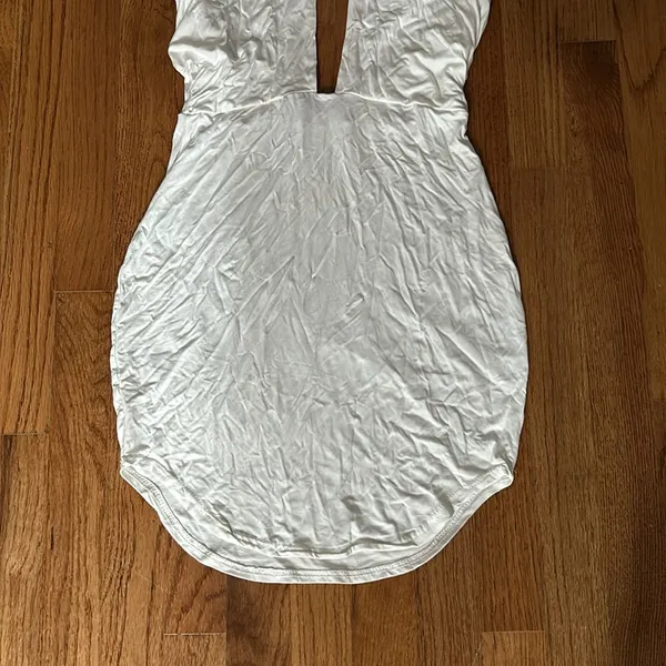 White Missguided Deep Plunge Stretchy Open Back Halter Mini Summer Dress - Image 4