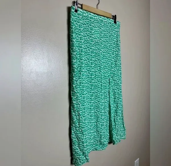 CLEARANCE! Green H&M Patterned Maxi Skirt Size 10 NWT - Image 3