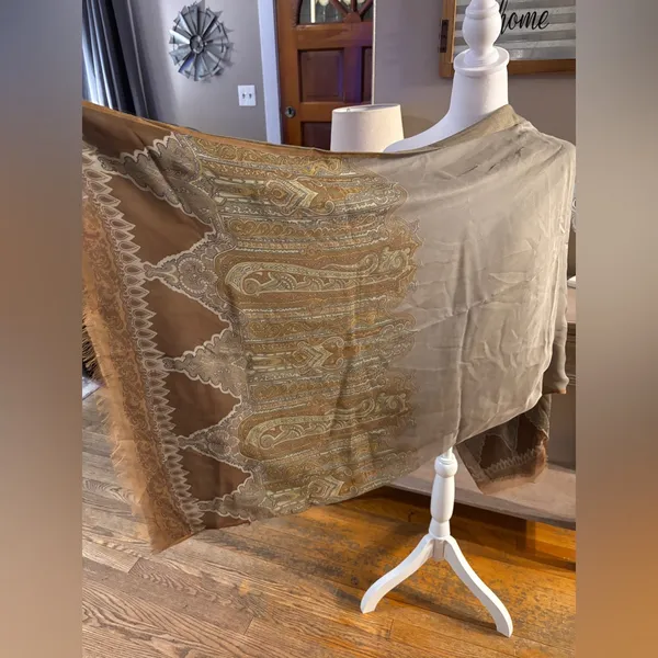 Elegant Paisley Scarf in Brown and Gold - Image 5