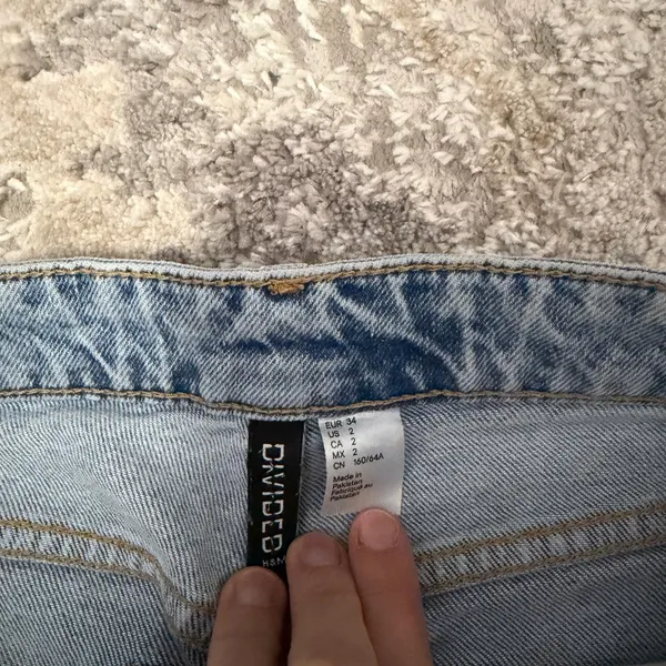 H&M High Waisted Jeans - Image 4