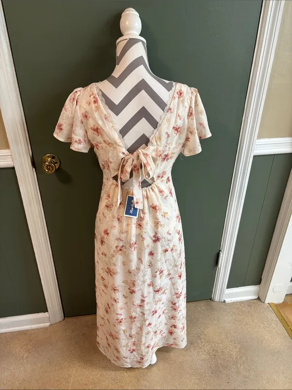 Floral Lace-Trim V-Neck Dress in Cream and Pink - Image 2