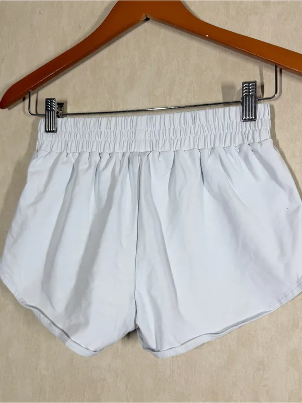 ALO Yoga Women’s Pull On Shorts 2” in White XXS - Image 5