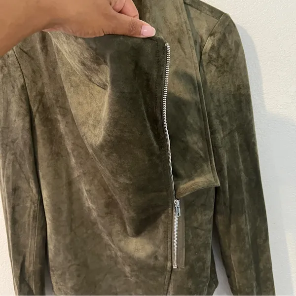 Lulus Wild at Heart Olive Green Vegan Suede Moto Jacket NWT‎ Size S - Image 9