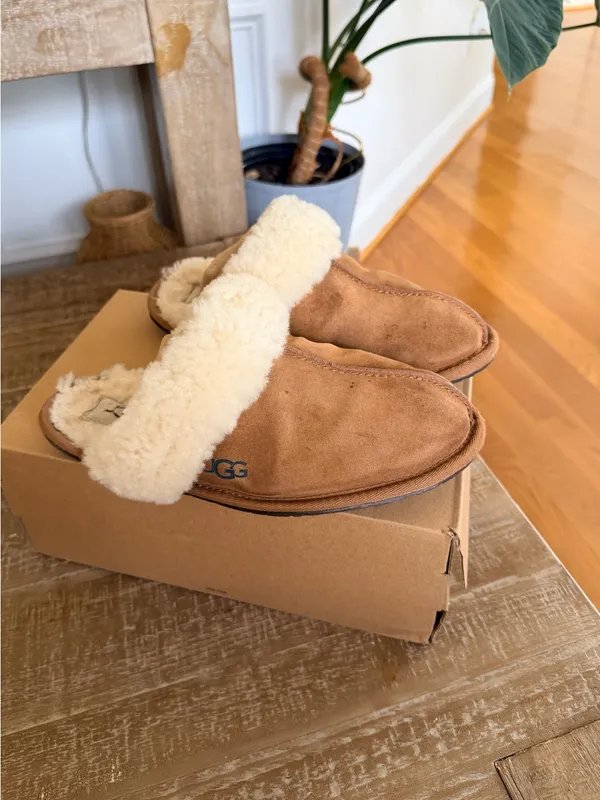 UGG Slippers Size 9 - Image 2