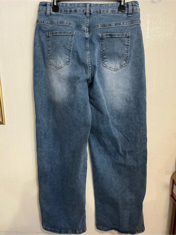 High-Rise Straight-Leg Women’s Jeans in Faded Blue Wash - Image 4