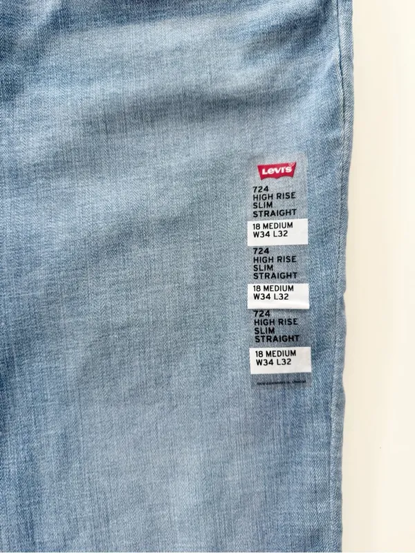NWT Levi’s 724 HIGH RISE SLIM STRAIGHT WOMEN'S JEANS size 18 - Image 6