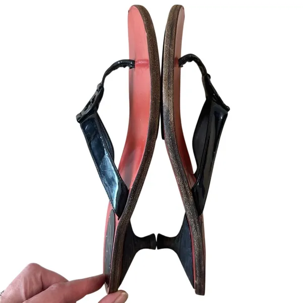 Gucci Black Patent GG Kitten Heel Thong Sandals 6.5B‎ - Image 10