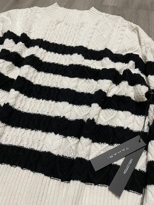 Tahari Black And White Stripes Sweater. - Image 4