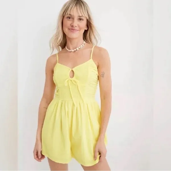 Aerie Yellow Smocked Keyhole Beachy Romantic Summer Yellow Romper size small - Image 2