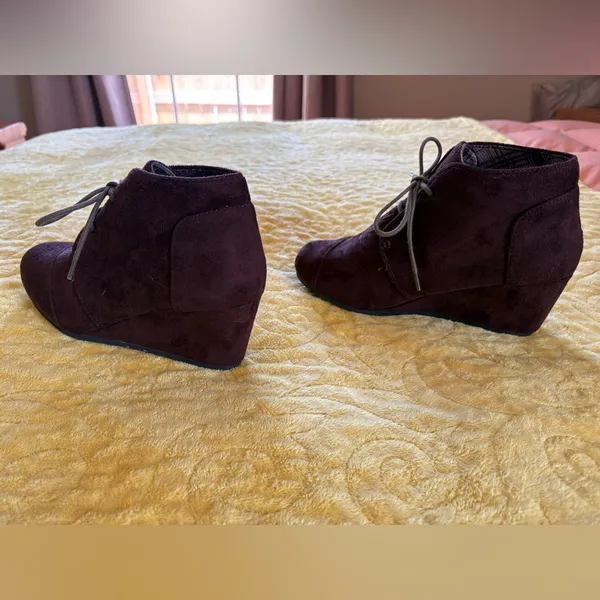 Forever Brown Patricia Lace Up Low Wedge Ankle Booties Shoes - Image 3