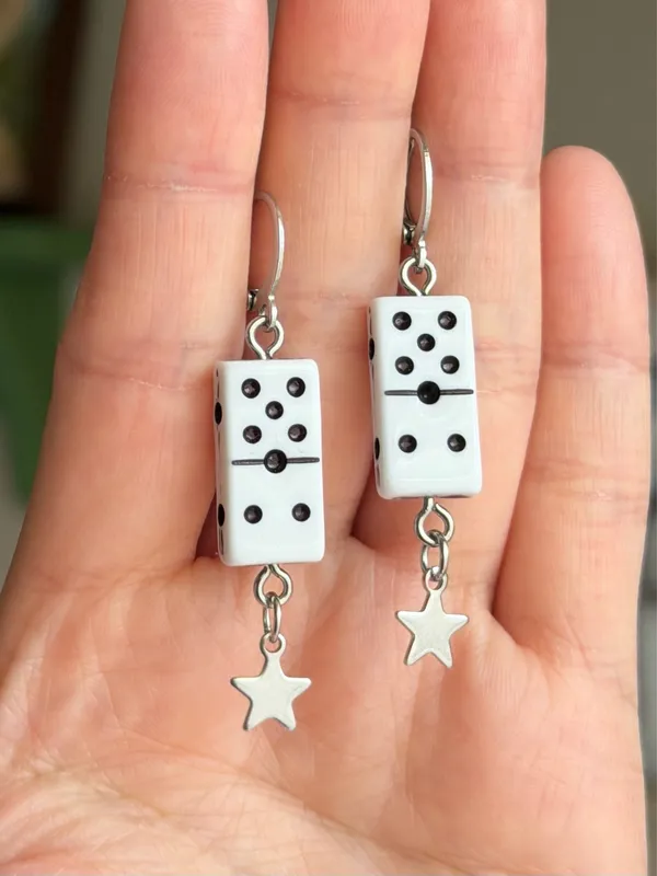 Handmade y2k Kawaii grunge funky harajuku style black&white dice & star dangle earrings🎲🌟 - Image 3