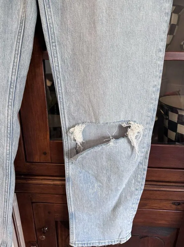 Abercrombie Jeans The Dad High Rise Curve Love, Ripped Wash 26/2S Distressed - Image 13
