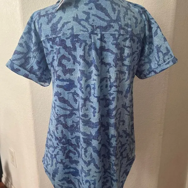 LuLaroe Camo Print Button-Down‎ Shirt Short Sleeve Blue Abstract Casual Top XS - Image 3