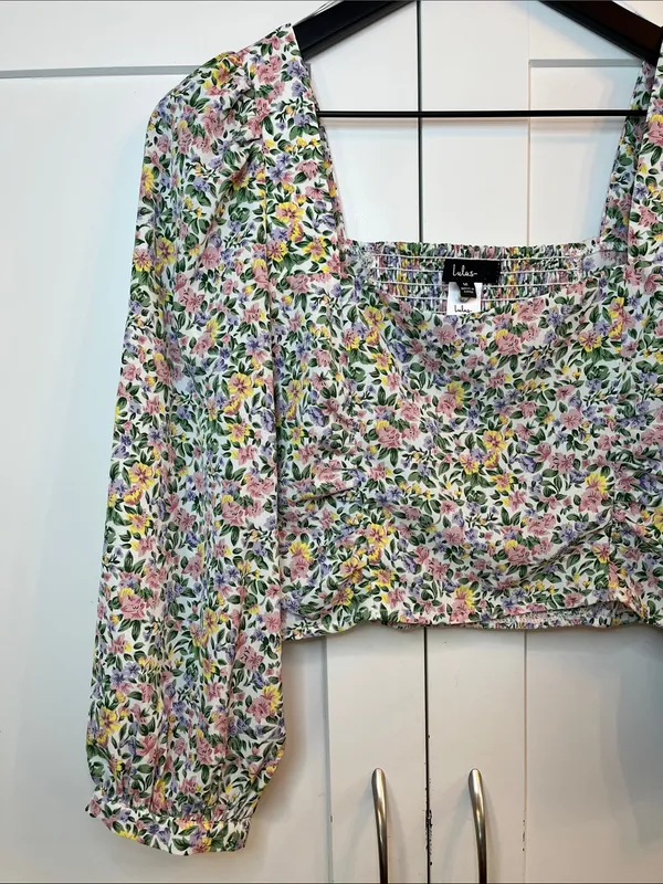 Lulu's Even Sweeter Floral Cropped Blouse with Puff Sleeves - Size Medium - Image 10