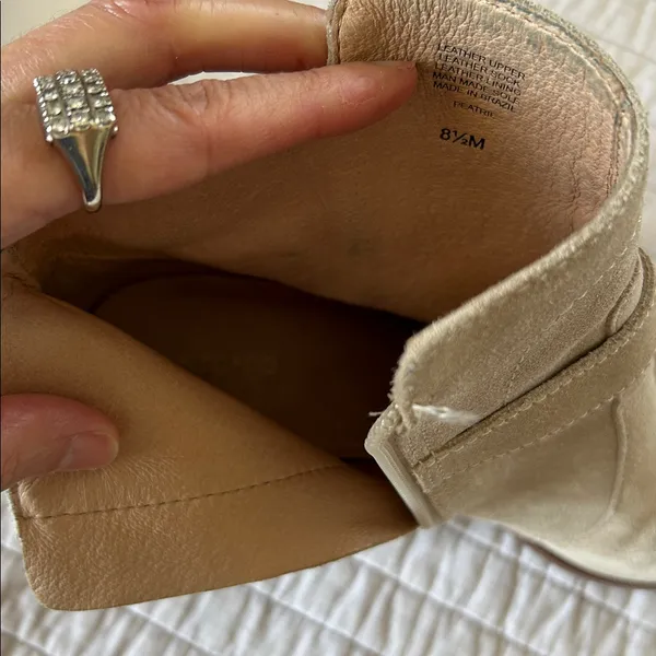 Antonio Melani peatrie light tan suede buckle western pointed heeled booties 8.5 - Image 8