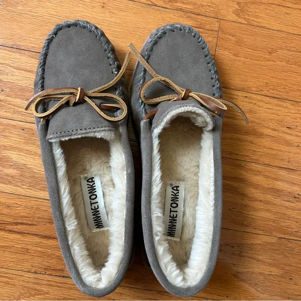 NEW Minnetonka Charcoal Suede Moccasins size 7 - Image 5