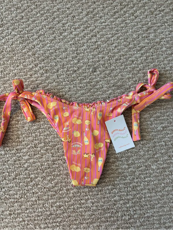 NWT Dippin’ Daisy’s Lemon Vespa Print Bikini Set - Image 9
