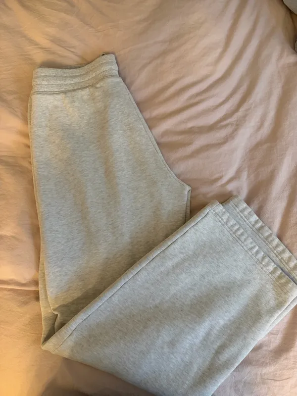 Aritzia Grey Sweatpants TNA - Image 2