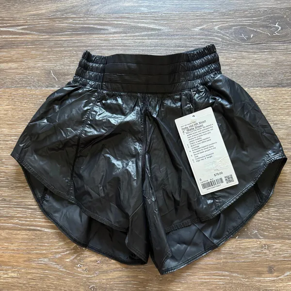Lululemon Hotty Hot Short High Rise 4” Matte Sheen Black Size 0 NWT - Image 2