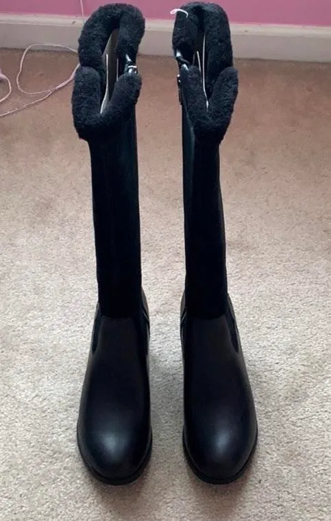 UGG Boots - Image 2
