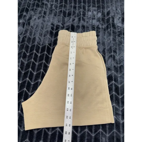 Lululemon Women's Soft Ambitions High Rise Shorts Trench Pocketed Size 6 - Image 10