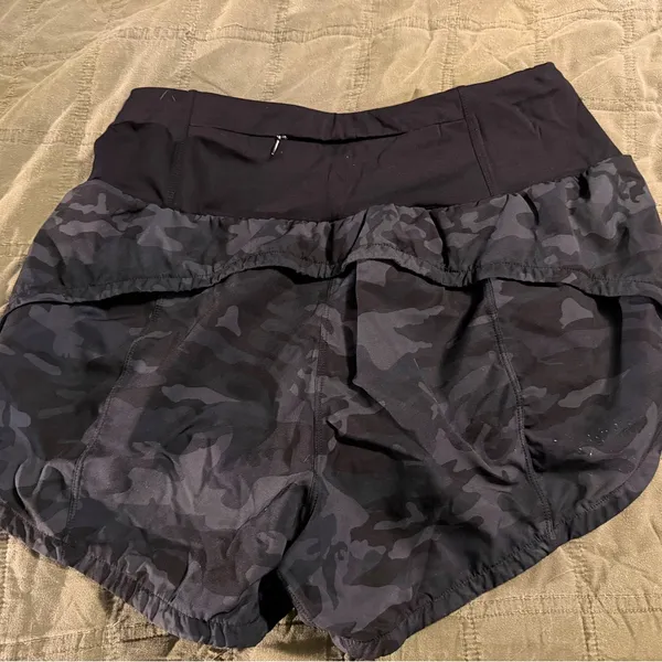 Camo Women's Athletic Shorts Black Size L - Image 2