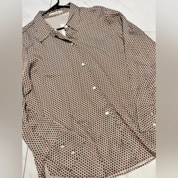 NWT Abercrombie & Fitch patterned satin button up geometric brown white blouse L - Image 3
