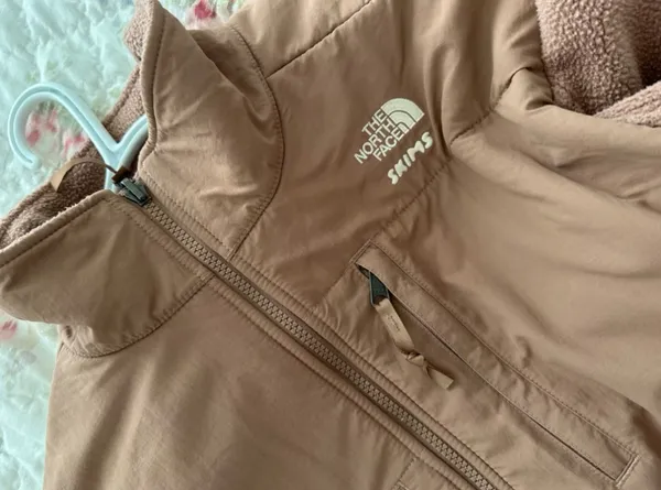 SKIMS X The North Face Denali fleece jacket SIENNA - Image 4