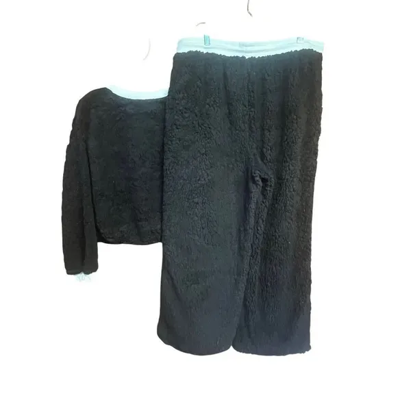 Almost Famous 2-Pc Sherpa Lounging Set 1X Top 2X Pants NWT - Image 2
