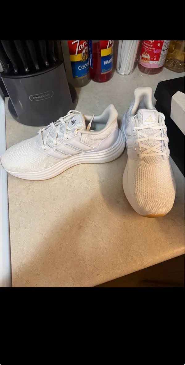 Women’s Adidas ultradream white shoes - Image 4