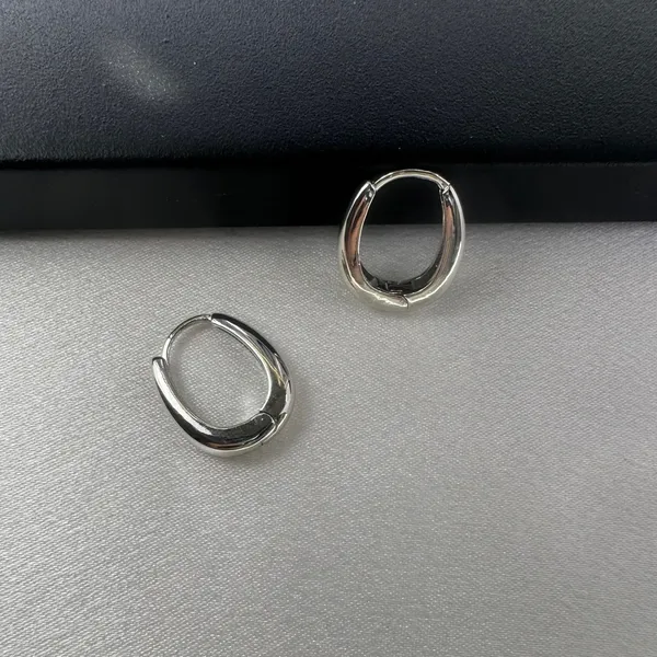 Small Oval Silver Hoop Earrings for Women - Image 3