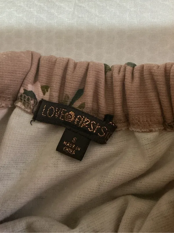 Off-Shoulder Floral Maxi Dress in Taupe with Pink Roses - Image 2