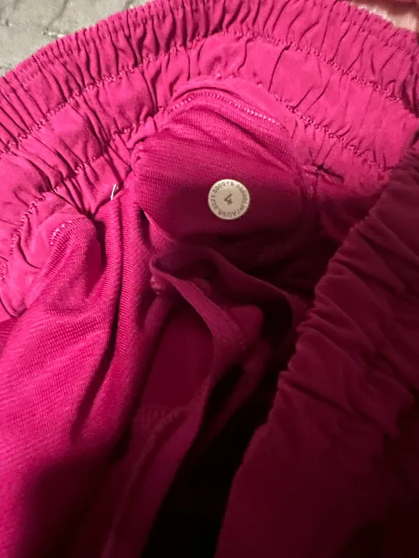 Lululemon Hotty Hot 2.5" Shorts - Image 4