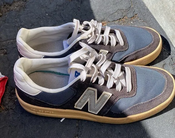 New Balance 300 v2 court sneakers navy blue gray women’s 7 men’s 5.5 - Image 3