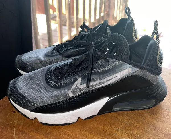 Air Max 2090 Shoes Women’s 8.5 - Image 3